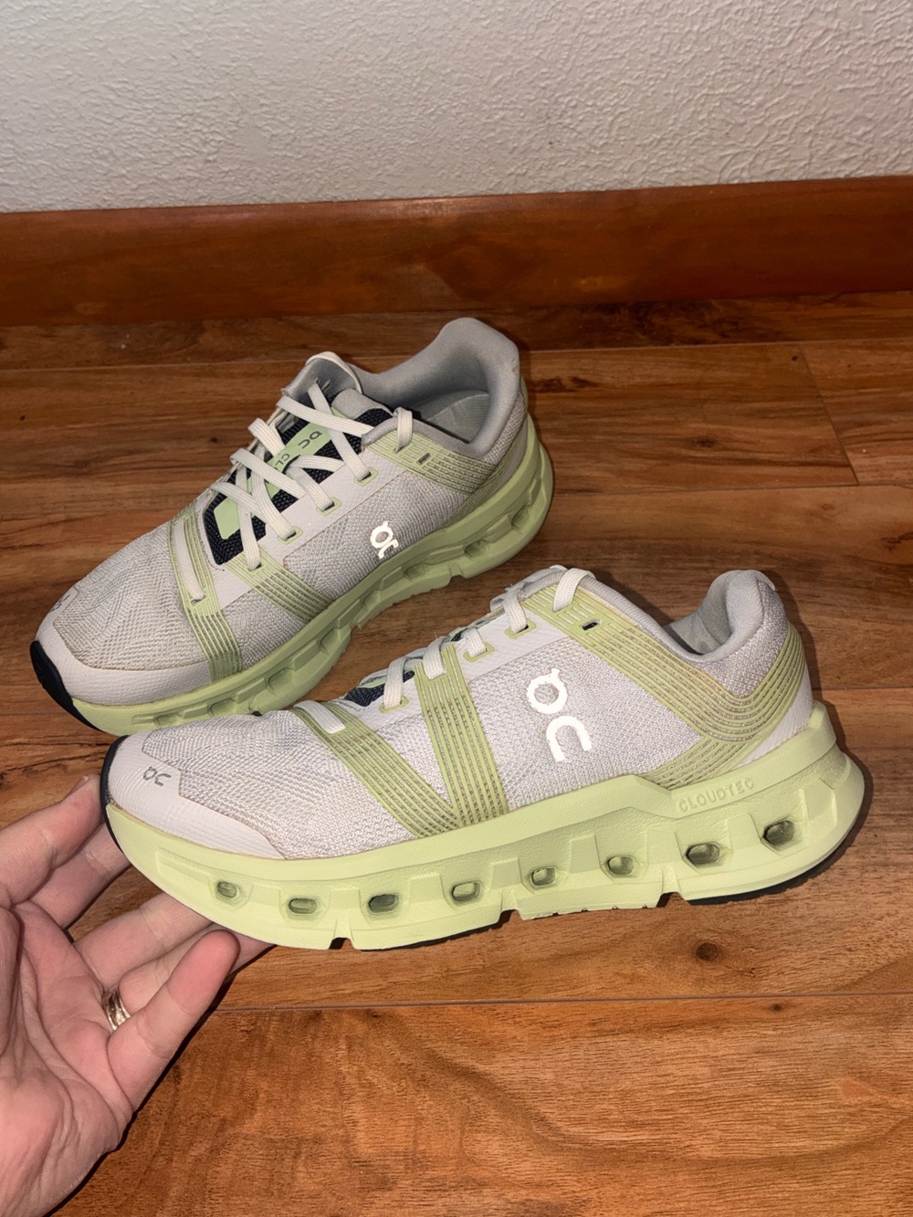 On Cloud Women’s Cloudgo Sneakers, white & green - size 5.5